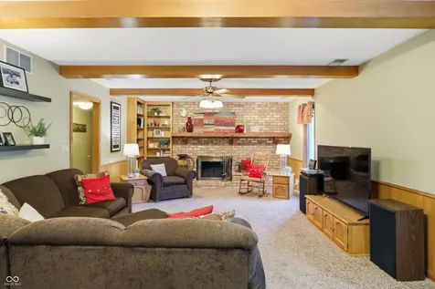 825 Queenswood Court Indianapolis IN 46217