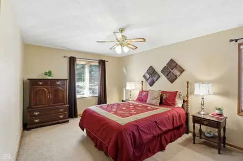 825 Queenswood Court Indianapolis IN 46217