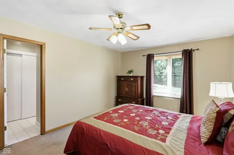 825 Queenswood Court Indianapolis IN 46217