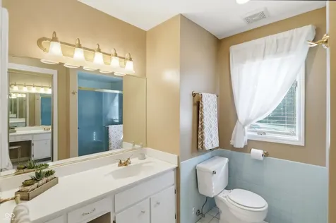 825 Queenswood Court Indianapolis IN 46217