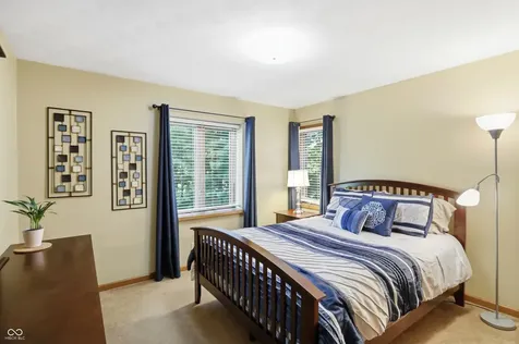 825 Queenswood Court Indianapolis IN 46217