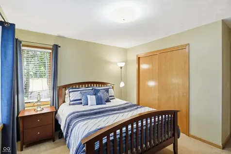 825 Queenswood Court Indianapolis IN 46217