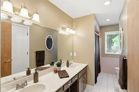 825 Queenswood Court Indianapolis IN 46217