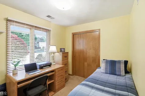 825 Queenswood Court Indianapolis IN 46217