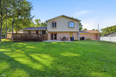 825 Queenswood Court Indianapolis IN 46217