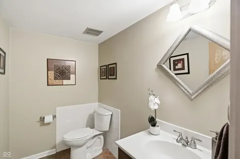 825 Queenswood Court Indianapolis IN 46217