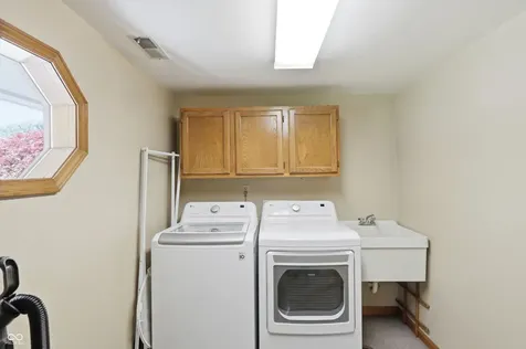 825 Queenswood Court Indianapolis IN 46217