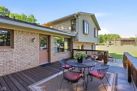 825 Queenswood Court Indianapolis IN 46217