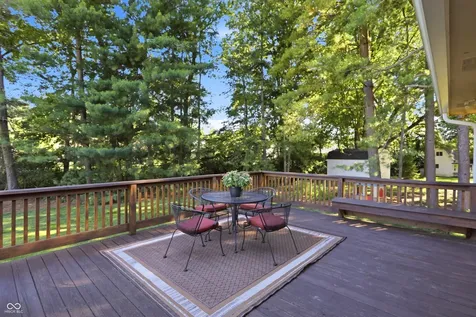 825 Queenswood Court Indianapolis IN 46217