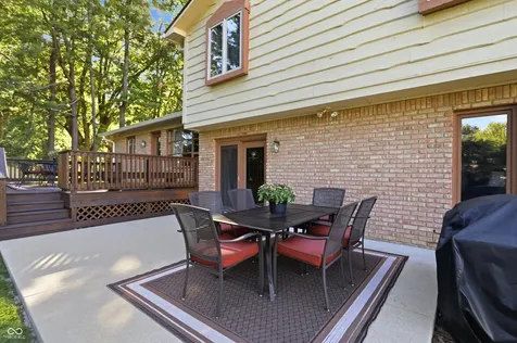 825 Queenswood Court Indianapolis IN 46217