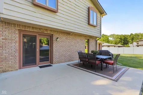 825 Queenswood Court Indianapolis IN 46217
