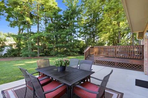 825 Queenswood Court Indianapolis IN 46217