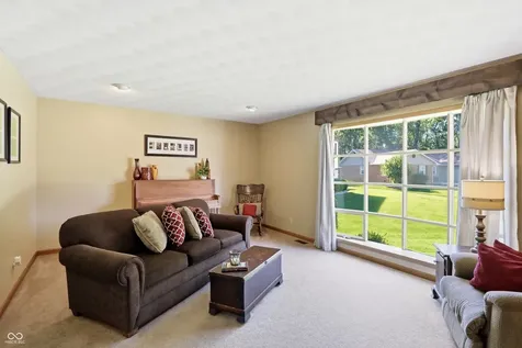 825 Queenswood Court Indianapolis IN 46217