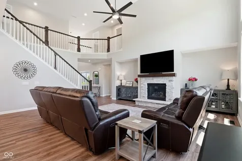 5423 Peachtree Road Zionsville IN 46077