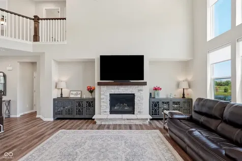 5423 Peachtree Road Zionsville IN 46077