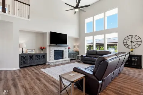 5423 Peachtree Road Zionsville IN 46077