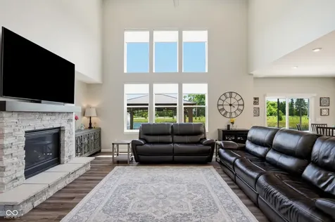 5423 Peachtree Road Zionsville IN 46077