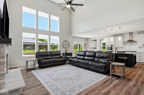 5423 Peachtree Road Zionsville IN 46077