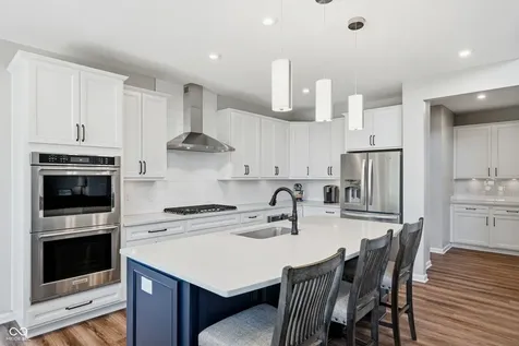 5423 Peachtree Road Zionsville IN 46077