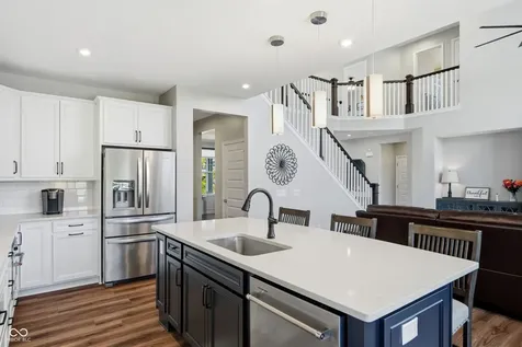5423 Peachtree Road Zionsville IN 46077