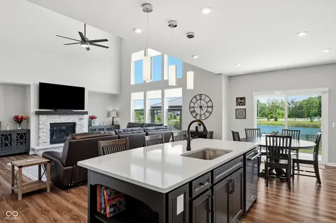 5423 Peachtree Road Zionsville IN 46077