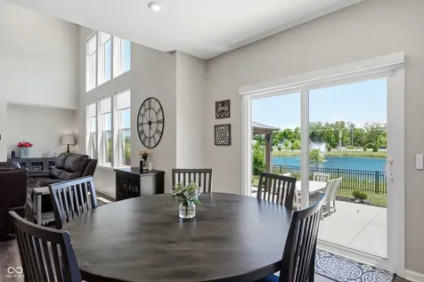 5423 Peachtree Road Zionsville IN 46077