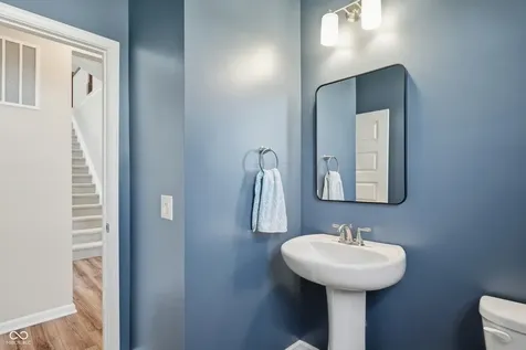 5423 Peachtree Road Zionsville IN 46077