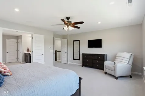 5423 Peachtree Road Zionsville IN 46077