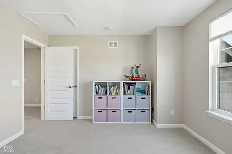 5423 Peachtree Road Zionsville IN 46077