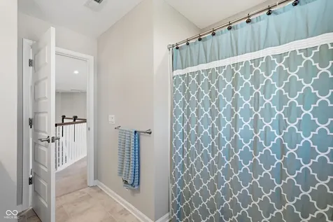5423 Peachtree Road Zionsville IN 46077