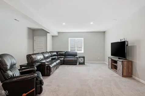 5423 Peachtree Road Zionsville IN 46077