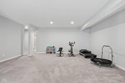 5423 Peachtree Road Zionsville IN 46077