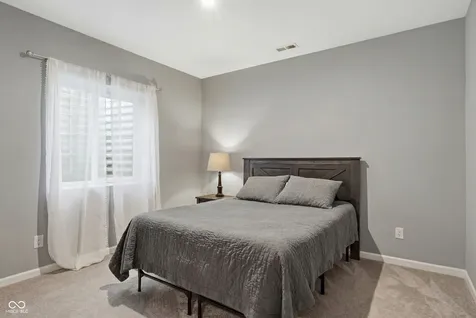 5423 Peachtree Road Zionsville IN 46077