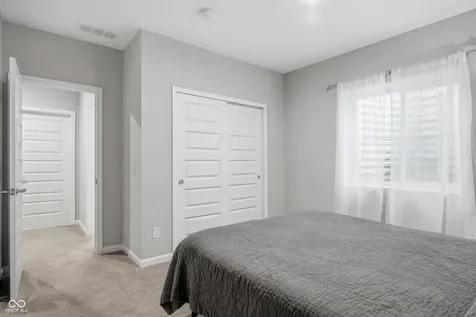 5423 Peachtree Road Zionsville IN 46077