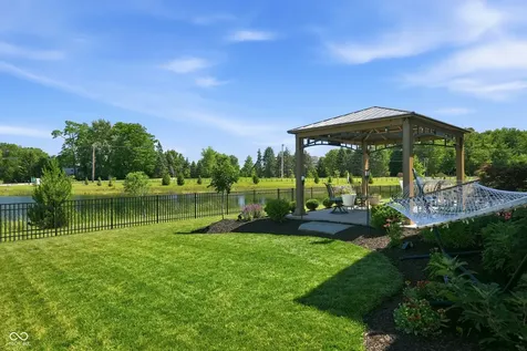 5423 Peachtree Road Zionsville IN 46077