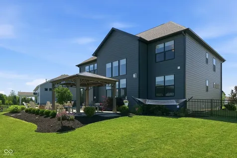 5423 Peachtree Road Zionsville IN 46077
