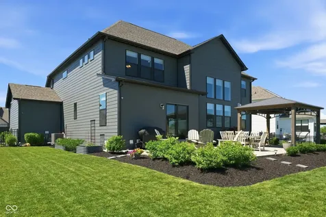 5423 Peachtree Road Zionsville IN 46077