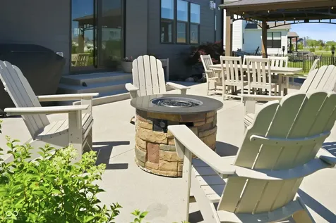 5423 Peachtree Road Zionsville IN 46077