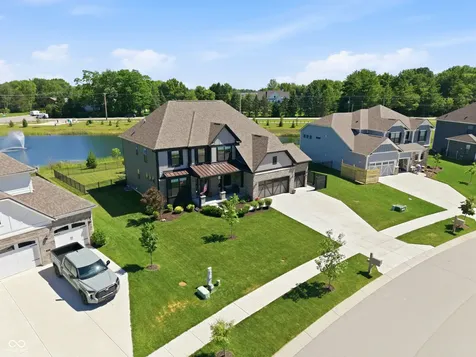 5423 Peachtree Road Zionsville IN 46077