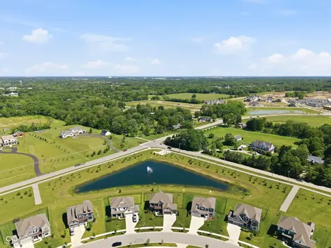5423 Peachtree Road Zionsville IN 46077