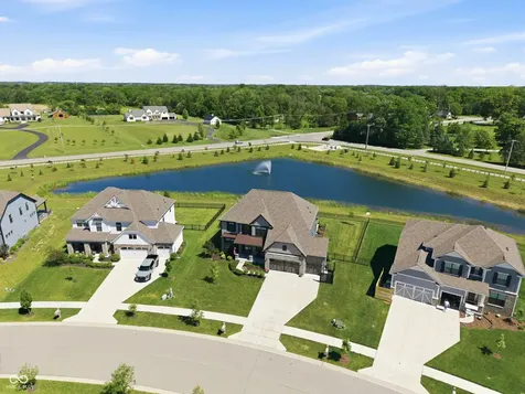 5423 Peachtree Road Zionsville IN 46077