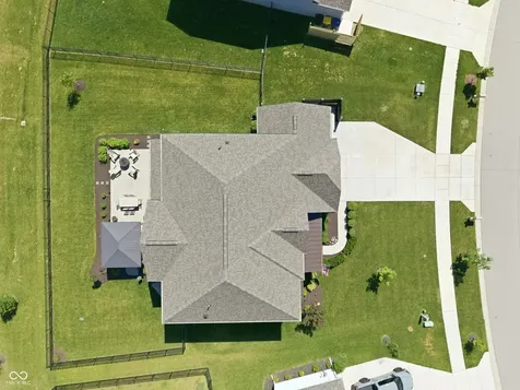 5423 Peachtree Road Zionsville IN 46077