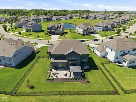 5423 Peachtree Road Zionsville IN 46077