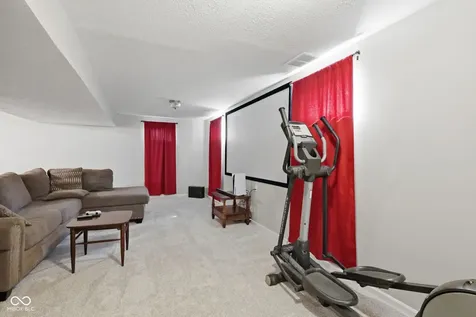630 Creston Point Circle Indianapolis IN 46239