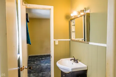2504 Beechcrest Drive Indianapolis IN 46203