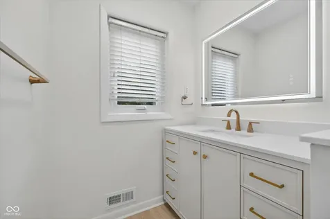430 W 64th Indianapolis IN 46260