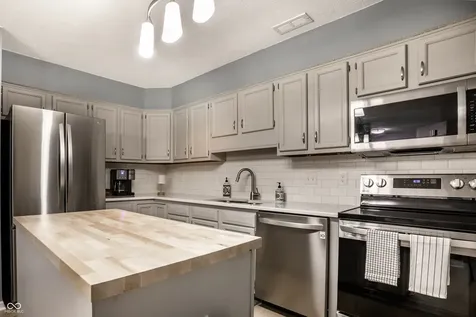 9230 Sea Pine Lane Indianapolis IN 46250