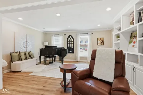 8404 Eastbay Drive Indianapolis IN 46236