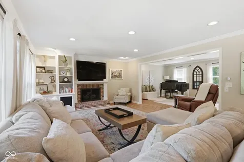 8404 Eastbay Drive Indianapolis IN 46236