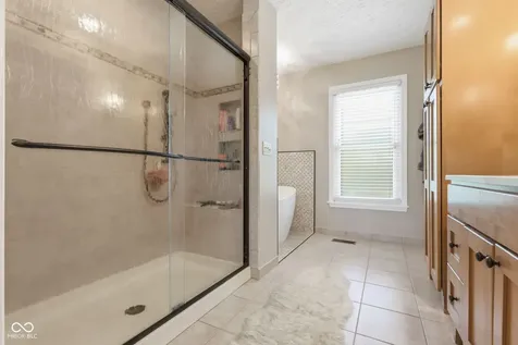 8404 Eastbay Drive Indianapolis IN 46236